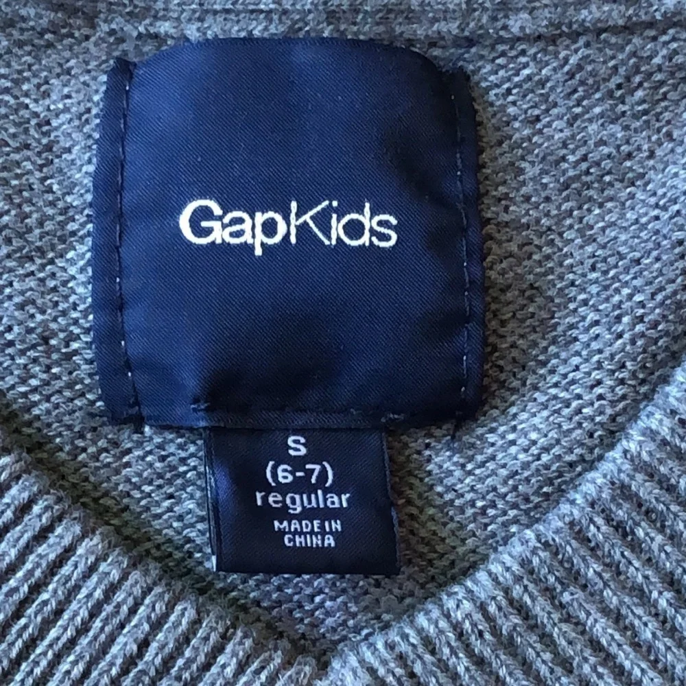 Gap Kids, Gray, Boys V Neck Sweater, Size Small- EUC